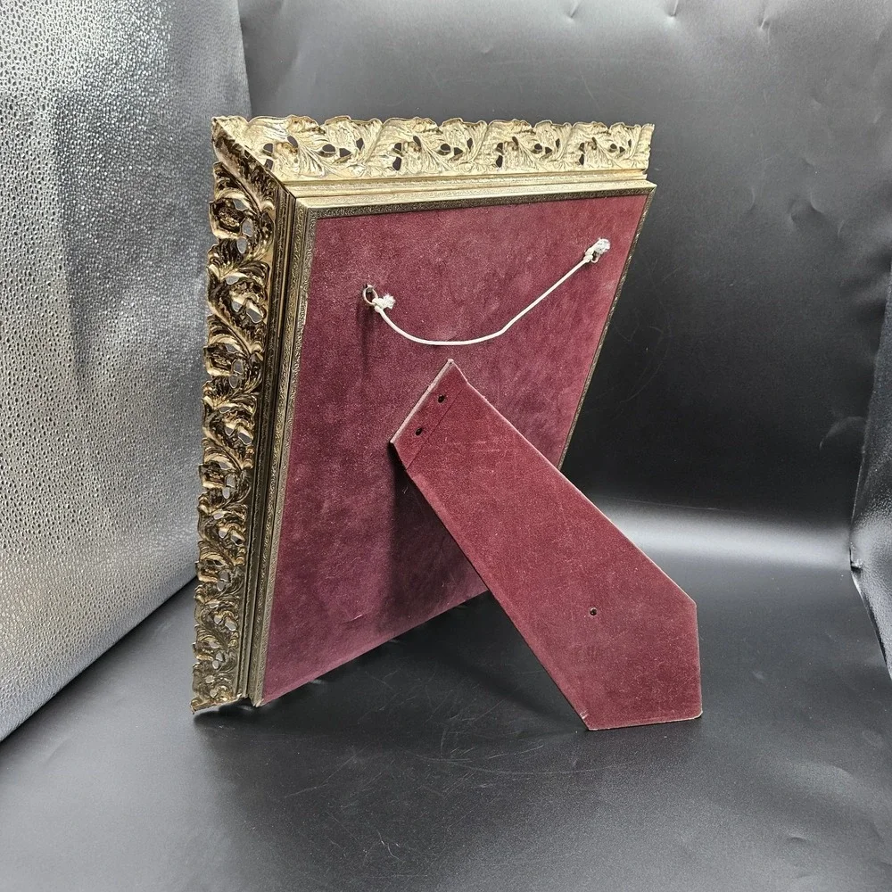 VTG Scrollwork Ornate Hollywood Distressed Gold Metal Photo Picture Frame 11x14